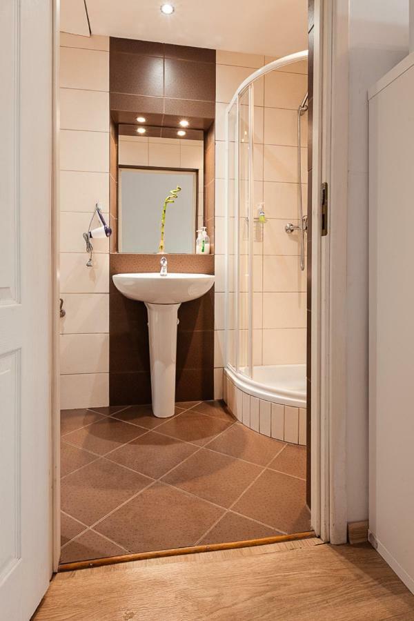 Umbrella Guest Rooms Kraków Zewnętrze zdjęcie